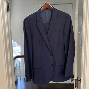 Boss 40 R navy suit